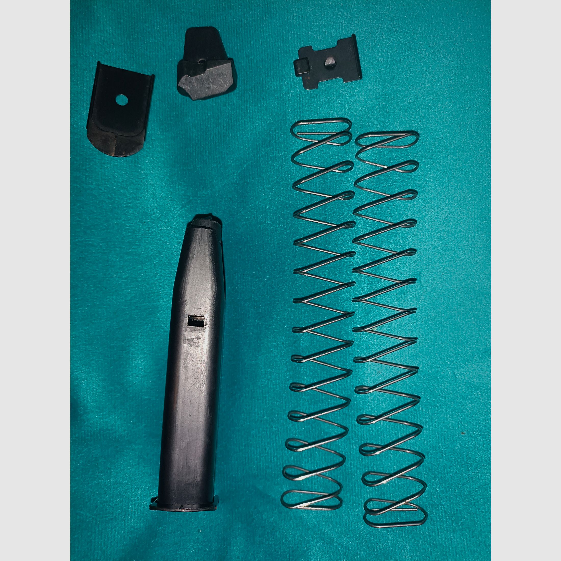 CZ 82 CZ 83 un cargador más repuestos