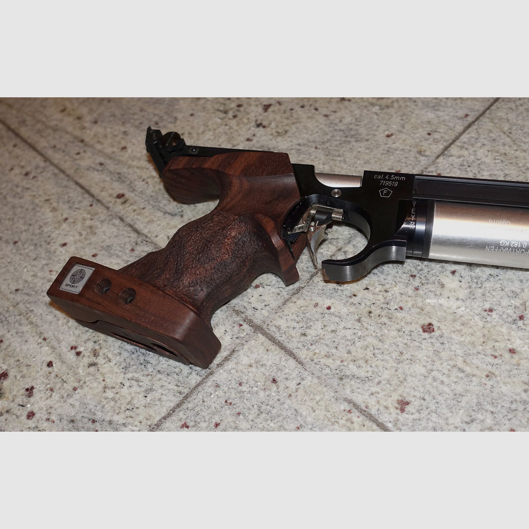 Matchpistool Steyr LP10 met accessoires