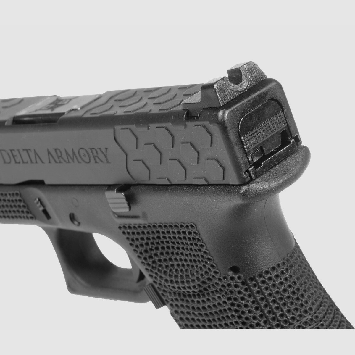 P03 GBB Airsoft Pistool met Grip Stippling in Zwart | Delta Armory