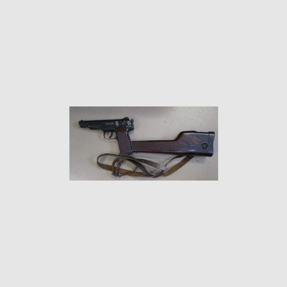 Pistole mit Anschlagschaft Stetschkin Stechkin APS 9mm Makarov APS