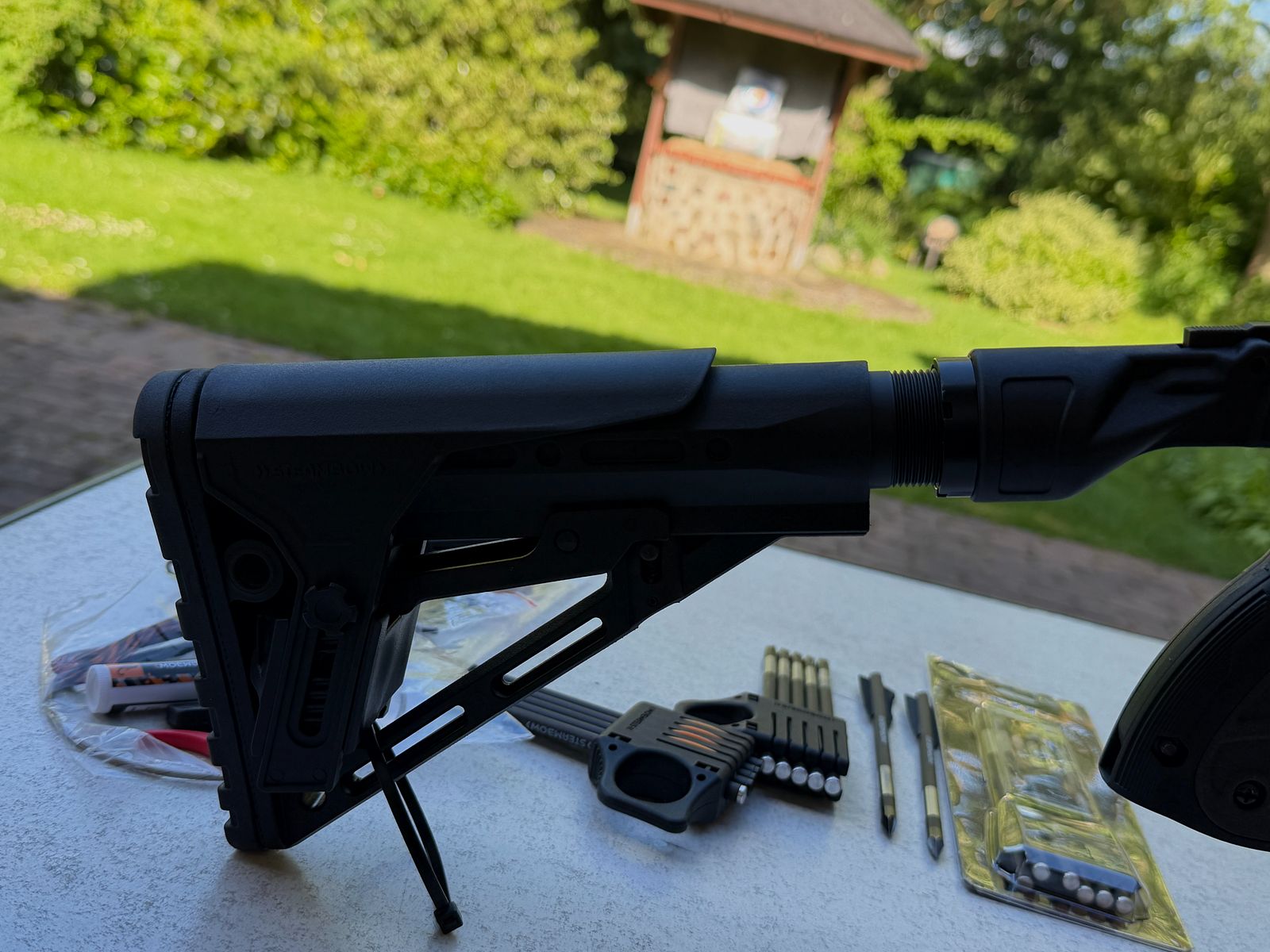 AR-6 Stinger II mit Metallmagazin