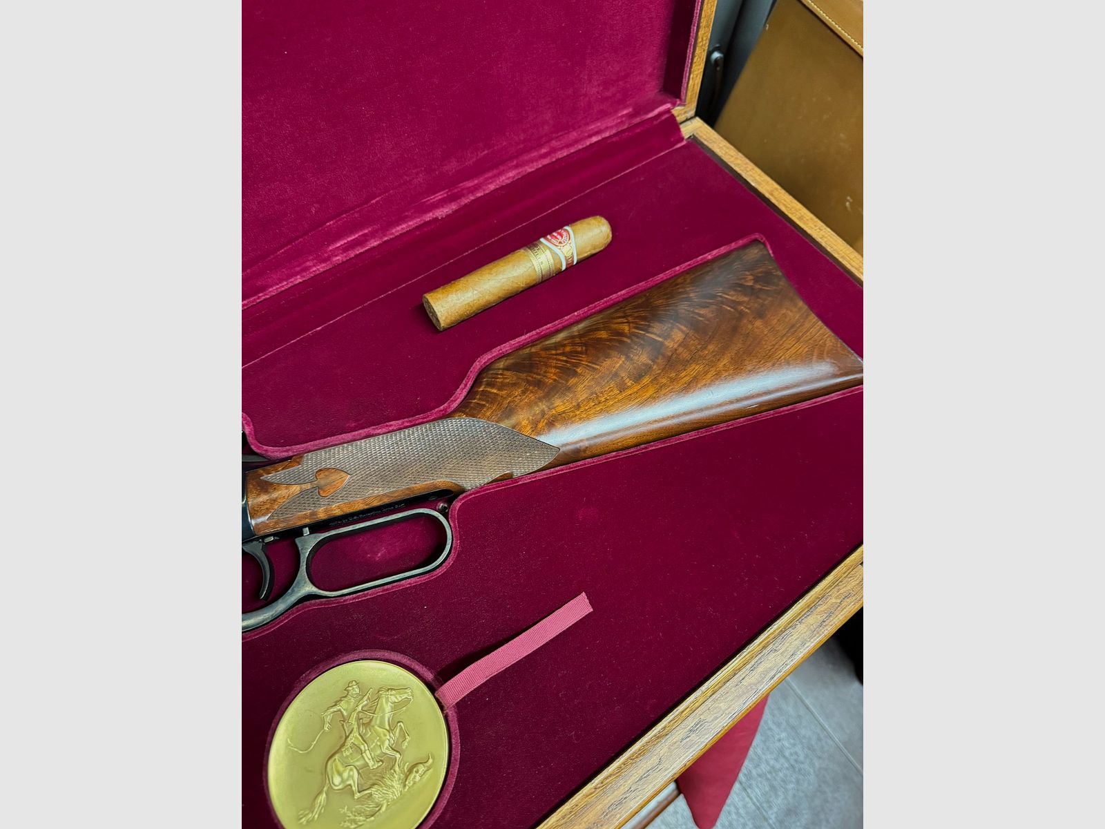 Paar Winchester Lever Action Gewehr und Colt 1873 Revolver Kaliber 44-40 beide 1500 Stück weltweit, Bild 13 von 16