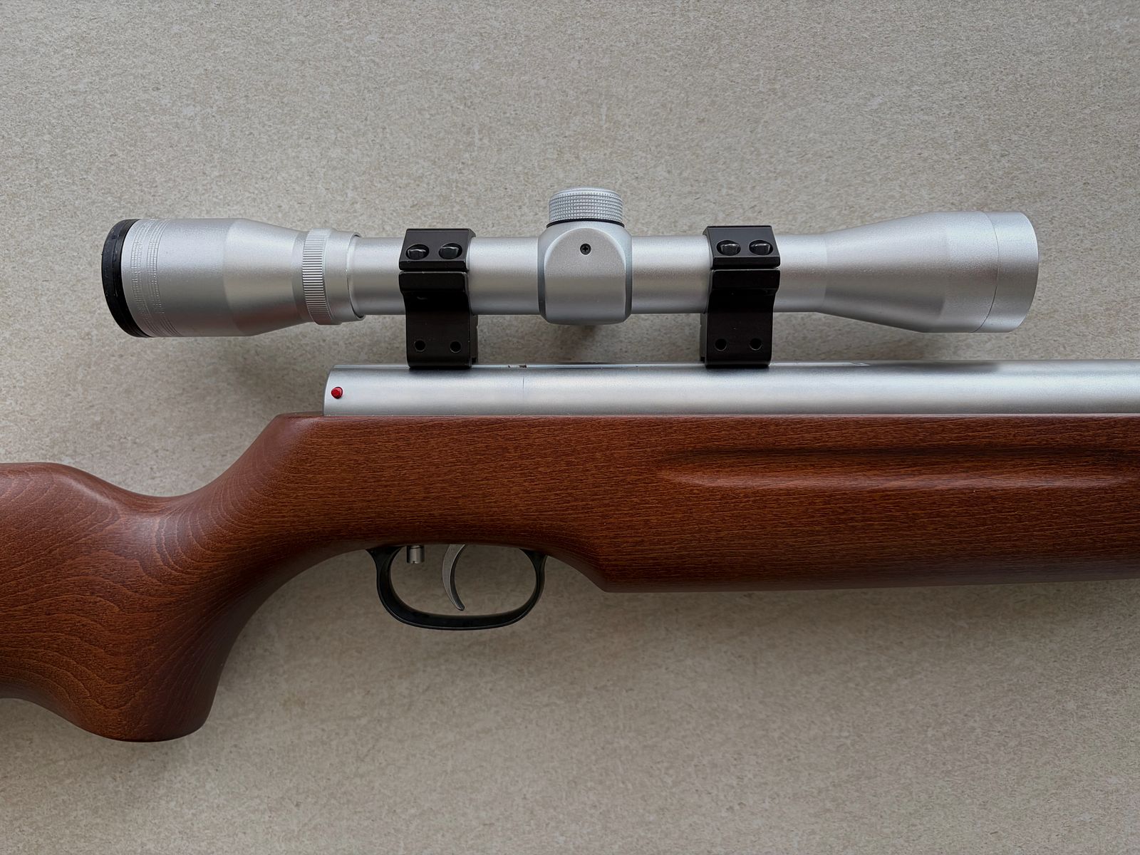 Weihrauch HW35 K Cal. 4,5 mm (.177) con scope y Weihrauch suppressor – Like new