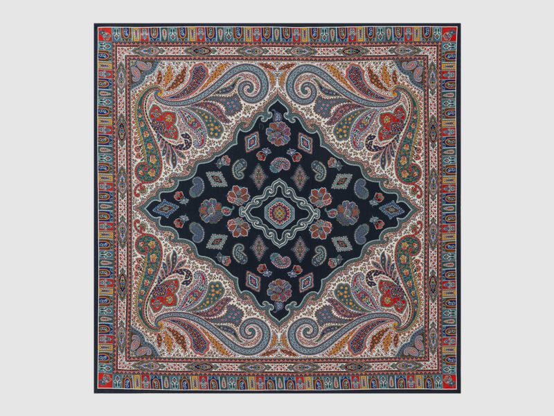 Tuch doppelseitig bedruckt auf reinem Seiden-Twill mit sandwashed-Finishing, Bild 2 von 3