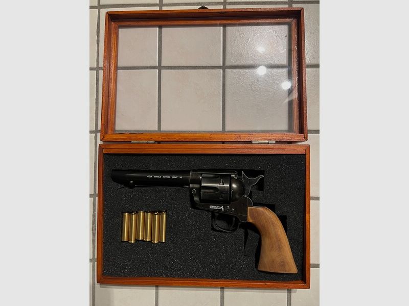 Colt SAA Revolver cal. 0.43 mit Holzgriffschalen