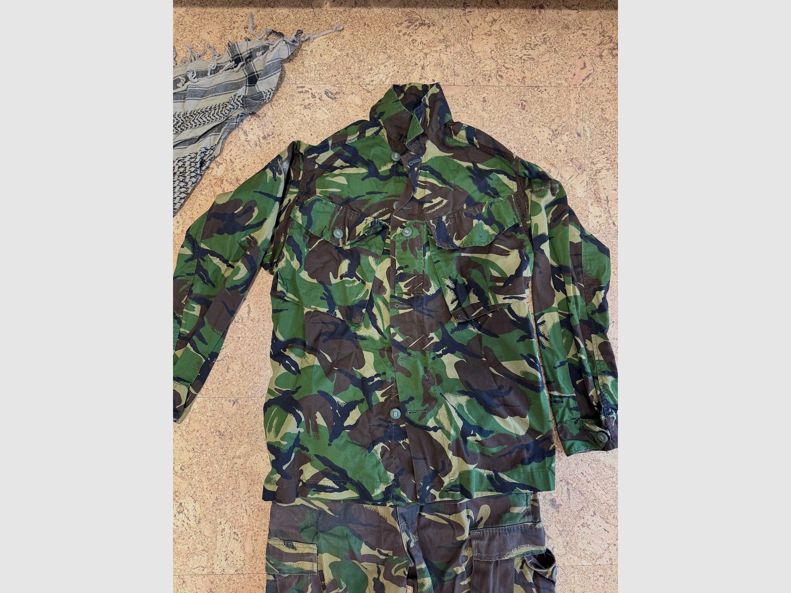Airsoft-Ausrüstung zu verkaufen – Komplettes Set für Anfänger mit Zubehör in British Army Optik / DPM / Rebellen Outfit