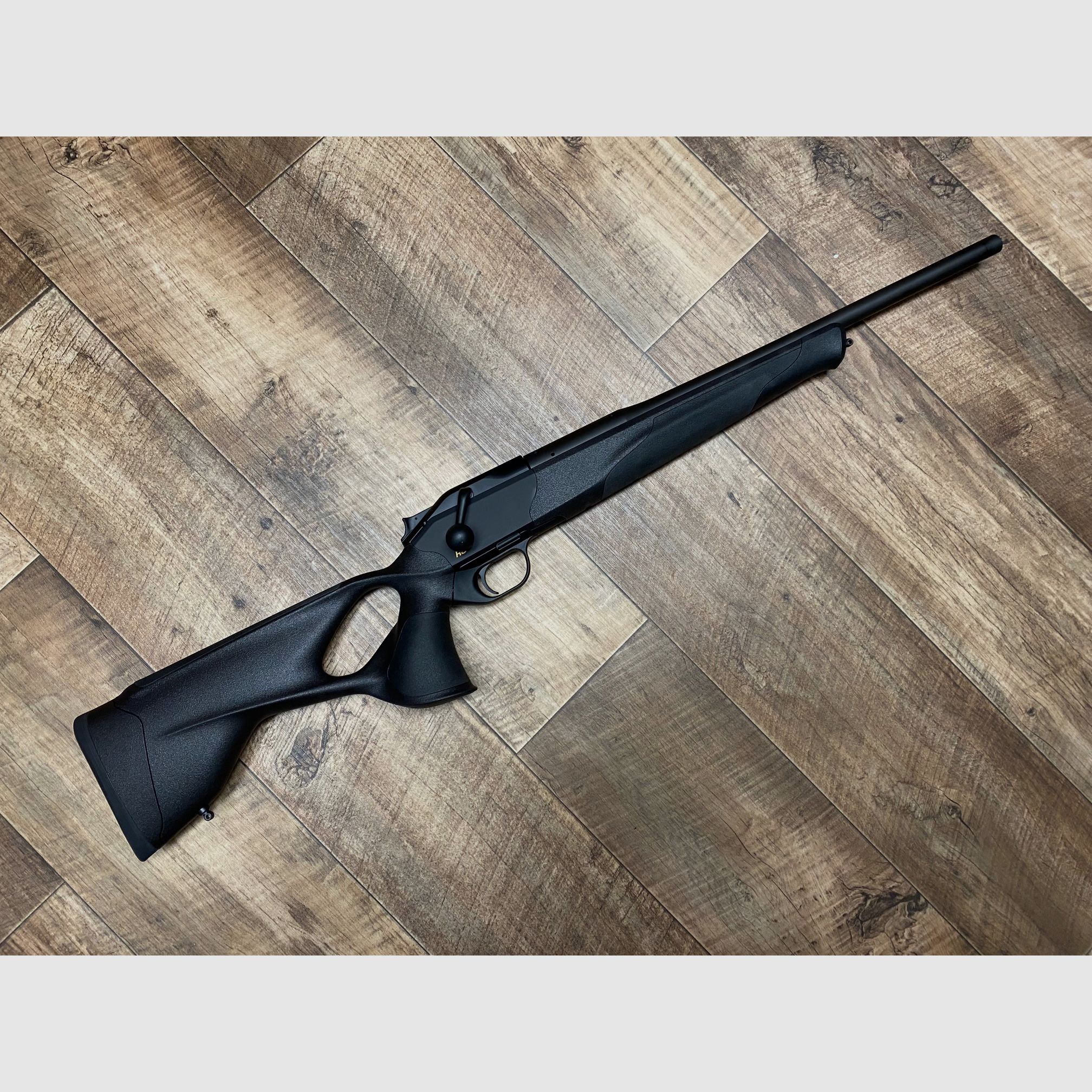 Blaser R8 Ultimate Damenwaffe kurzer Schaft Sonderfarbe SCHWARZ .308win LL 47 cm M15x1, Bild 1 von 6