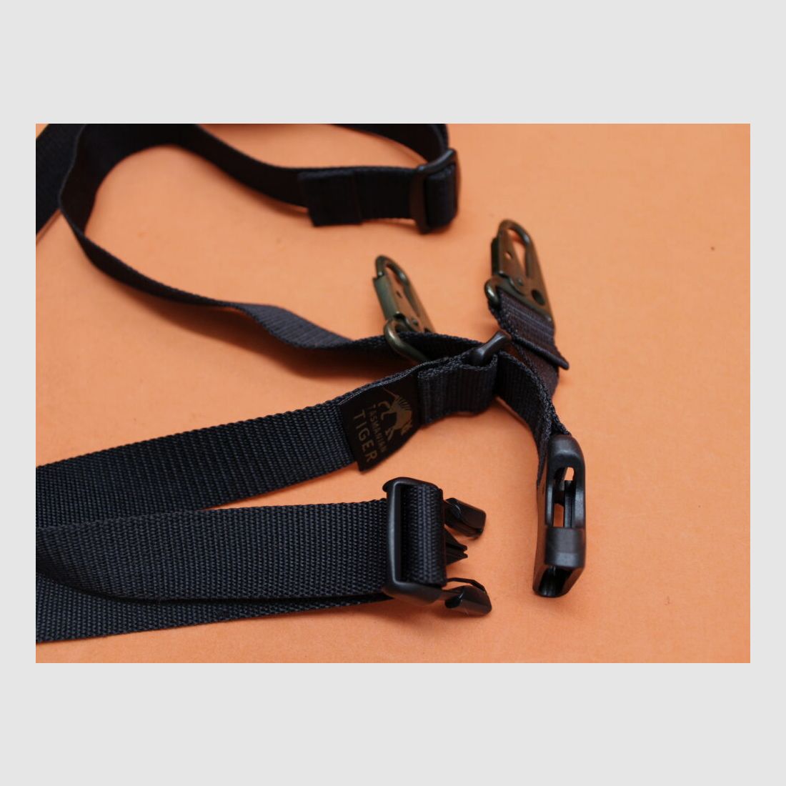 Tasmanian Tiger TT Tactical Sling 040 nero: Cinghia a 3 punti in nylon nera con 2 moschettoni