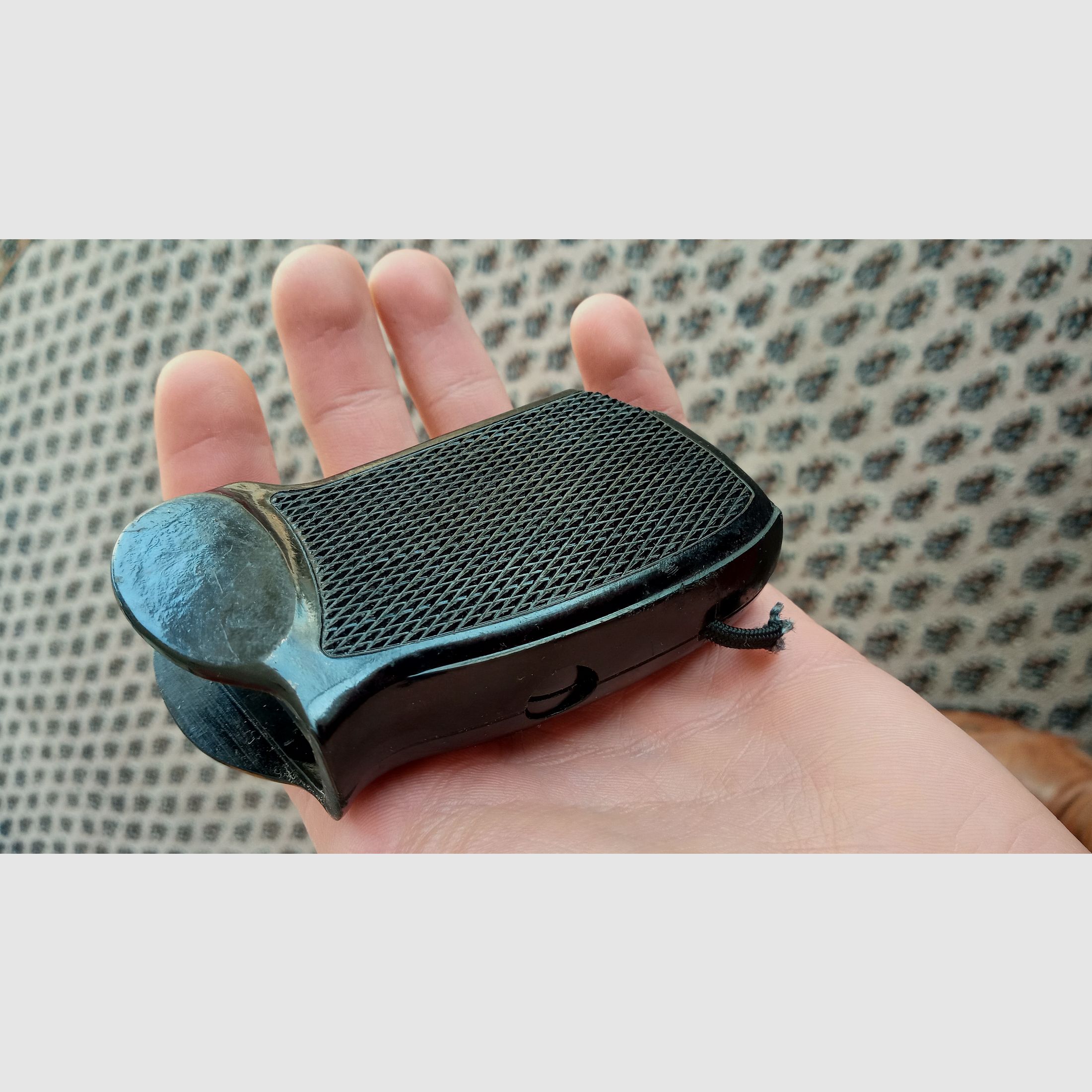 Bakelite grip shell with minor damage for DDR police pistol-M / Vintage grip for East German Makarov // 8 rounds PM 9x18