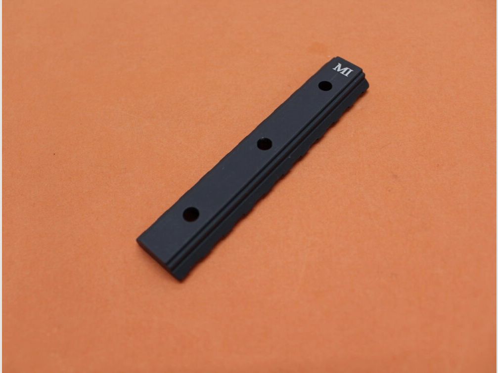Midwest Industries AR-15 : Rail de garde-main Picatinny à visser de 4" Midwest (MCTAR-03) Aluminium Noir / Rail Picatinny