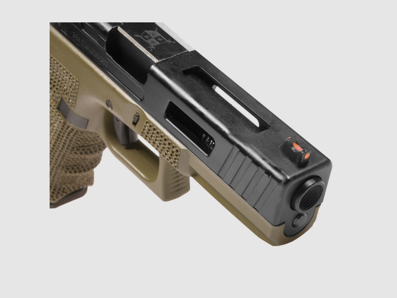 P01 GBB Airsoft Pistool met Grip Stippling in Olijf | Delta Armory