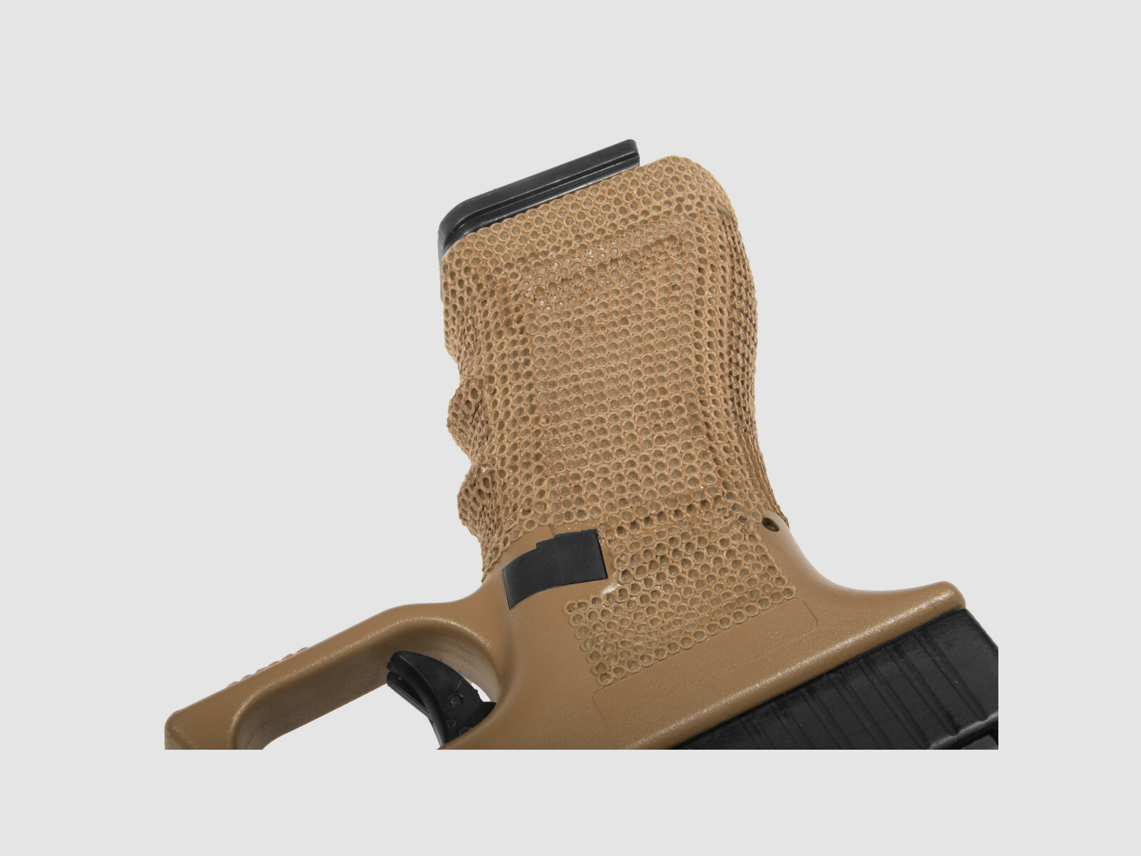 P06 GBB Airsoft Pistole in Tan | Delta Armory