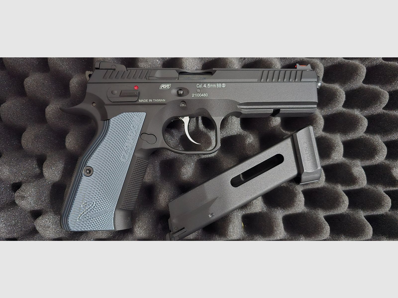 CZ Shadow 2 Vollmetall CO2 BlowBack 6mm BB czarny, zdjęcie 1 z 2