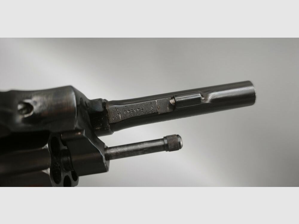 Smith & Wesson S&W Victory Revolver .38Special umgebaut bei Parker Hale .38Special