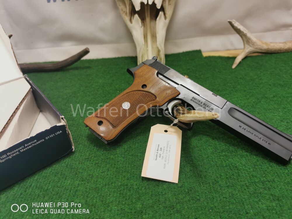 Smith & Wesson	 422