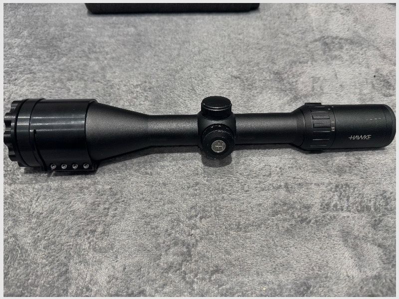 Hawke Zielfernrohr VANTAGE 30 WA 2,5-10×50 L4A DOT Leuchtabsehen - 1/4 MOA - Großes Sehfeld Präzise Jagen Adapter