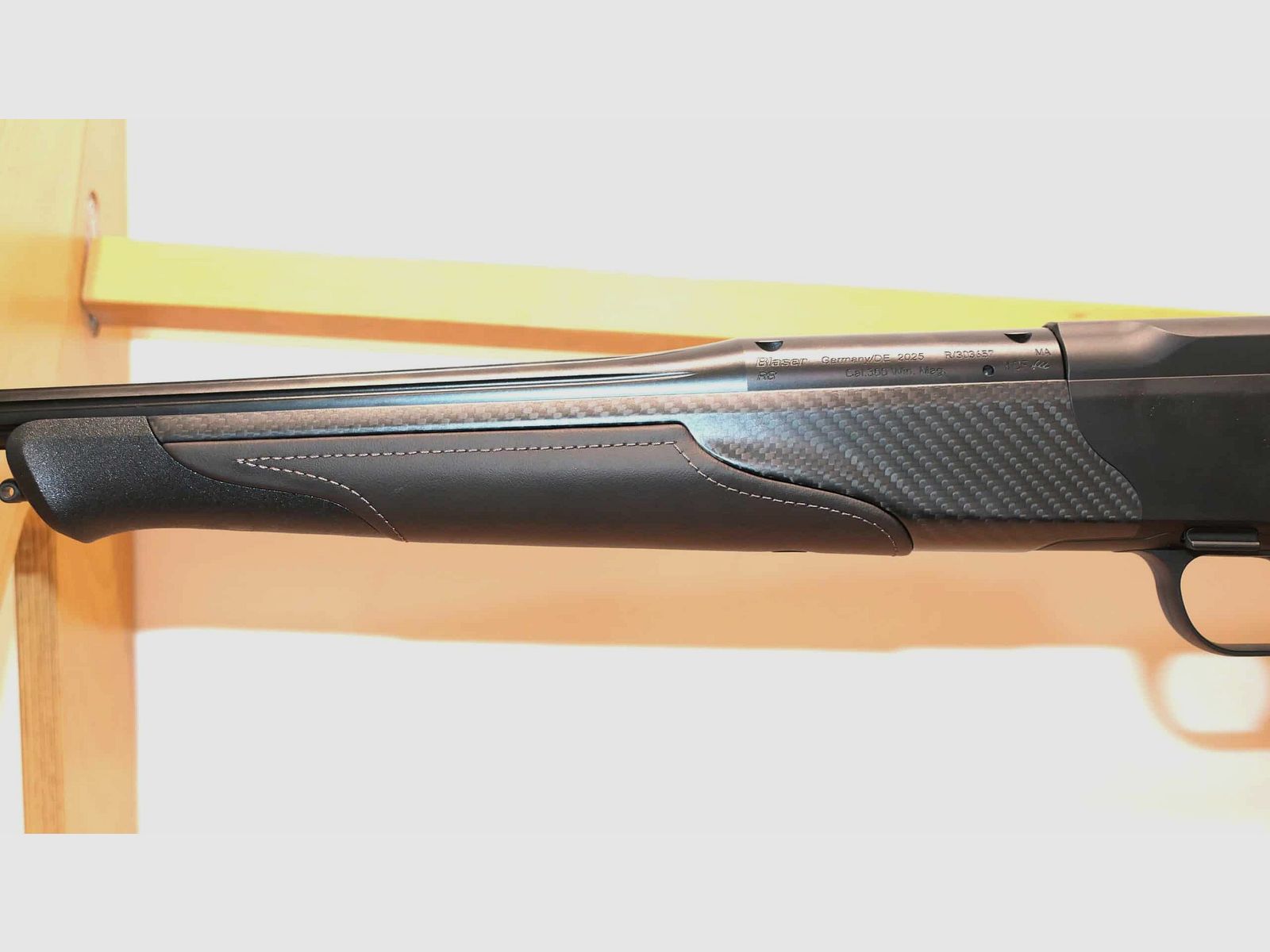 JAGDBÜCHSE BLASER R8 ULTIMATE CARBON LEDER+BACKEN CAL 9.3×62, Bild 8 von 8