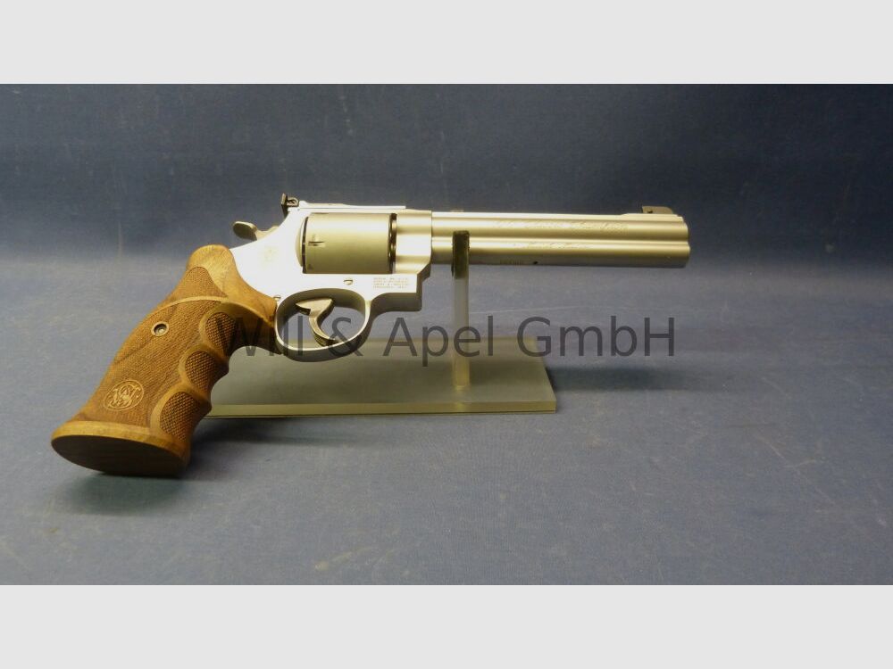 SMITH & WESSON 629 Classic Champion