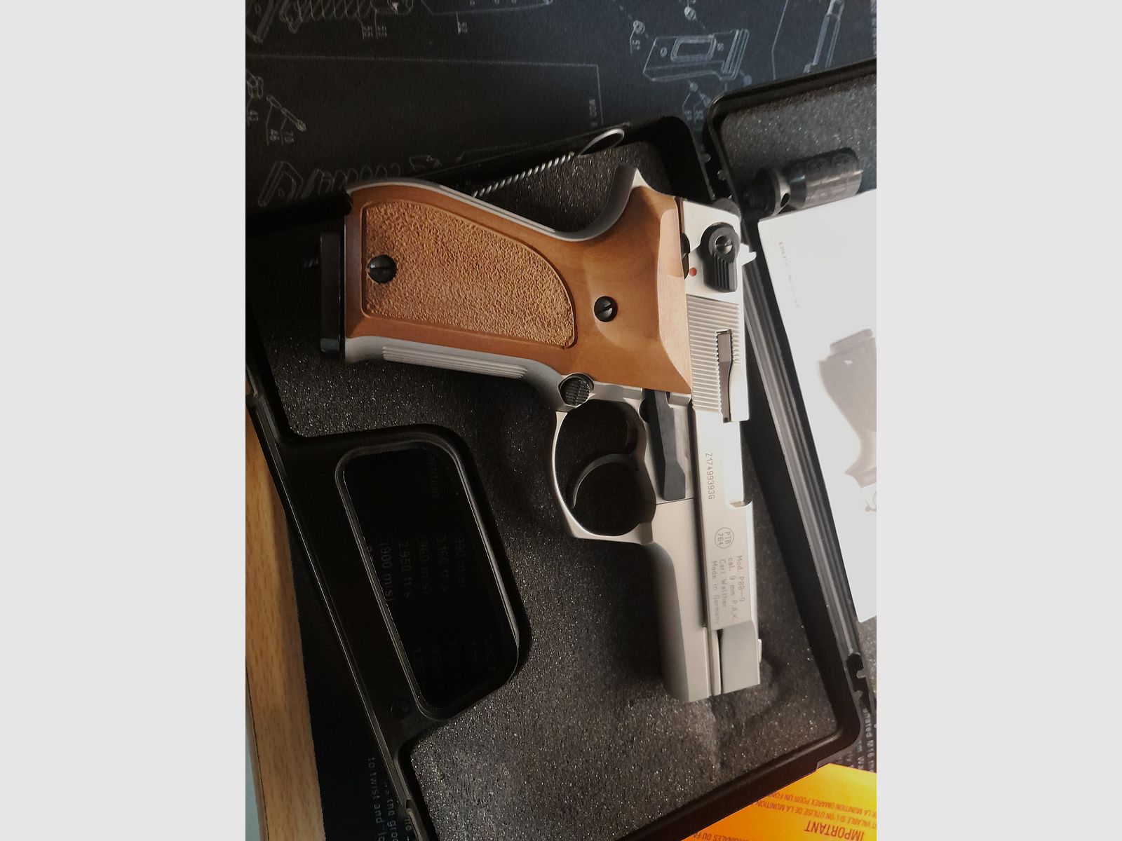 Walther P88 Nickel avec plaquettes en bois 9mm Pak