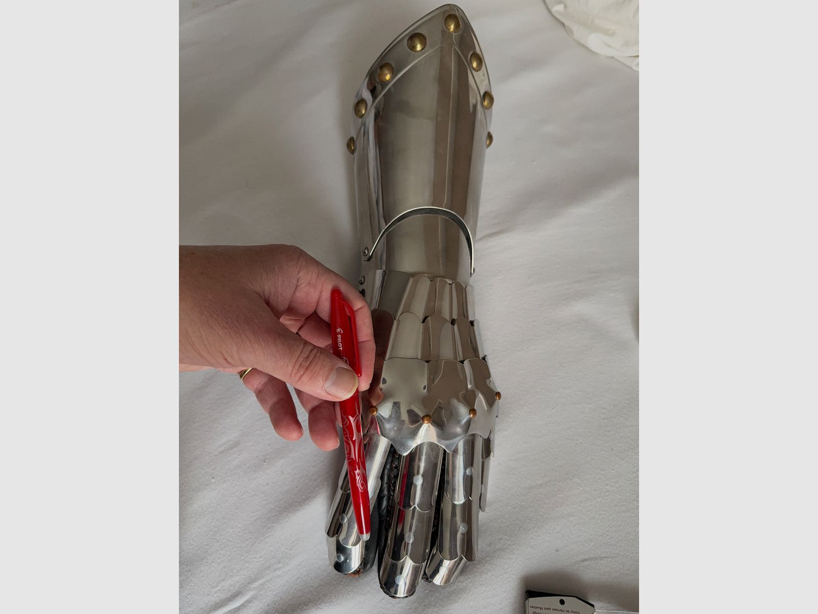 1A gants de chevalier pour le rituel de l'adoubement.