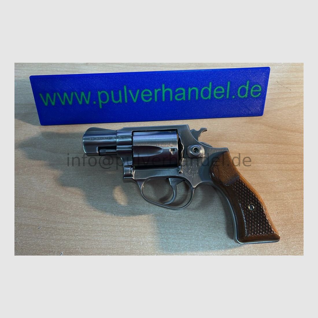 SIA Inc. USA Police Security Special .38Special, Stainless steel. Holzgriffschalen TOP