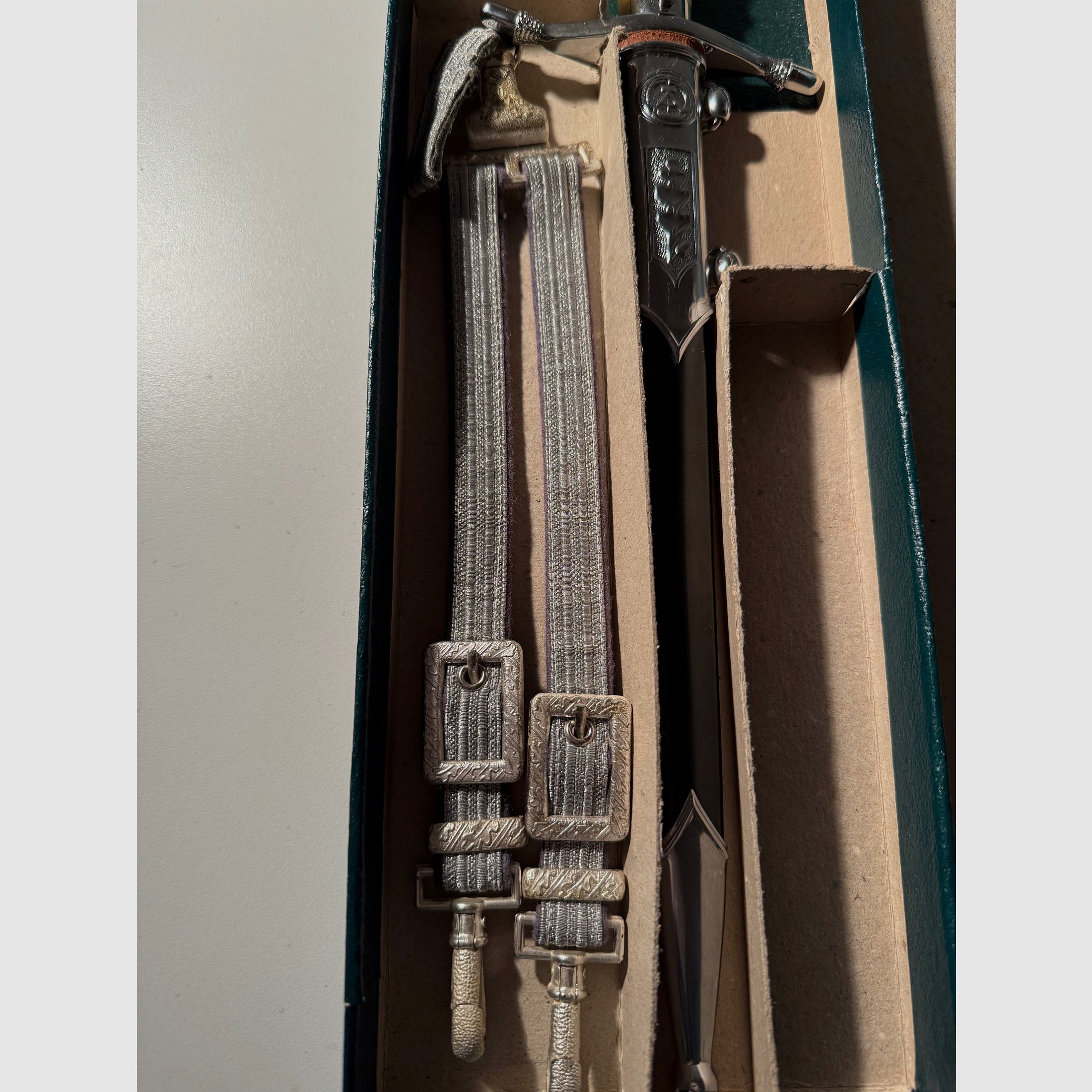 NVA Ehrendolch mit Garantieurkunde