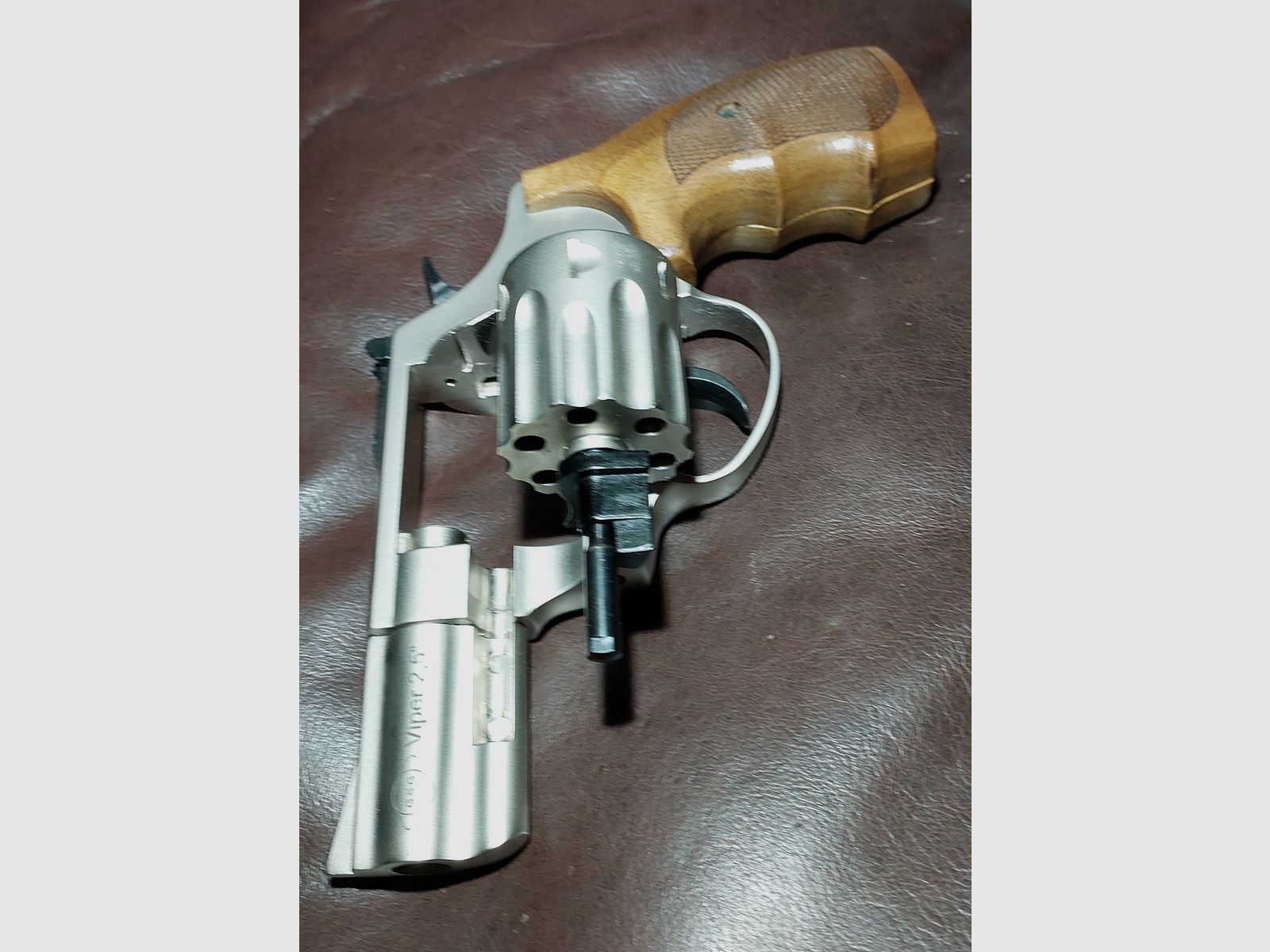 Ekol Viper 2,5 Zoll Nickel mit Holzgriff 9mm R.K. (PTB 1062)