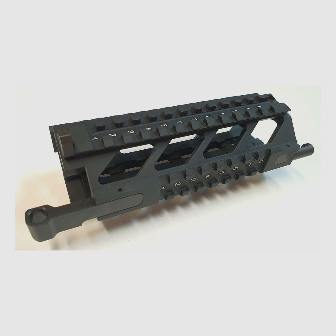 WFN Schweiz Schweizer WFN Quad Rail Vorderschaft Handguard für SIG 552 / 553 / SG 553 . Made in Switzerland