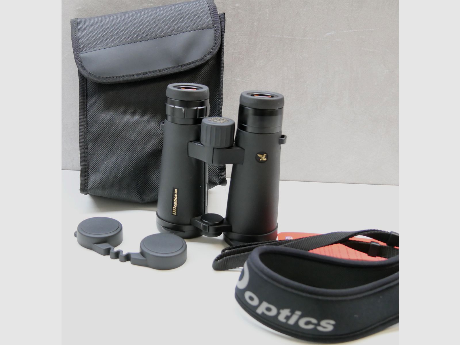 Expositor DDoptics prismáticos EDX 7x42