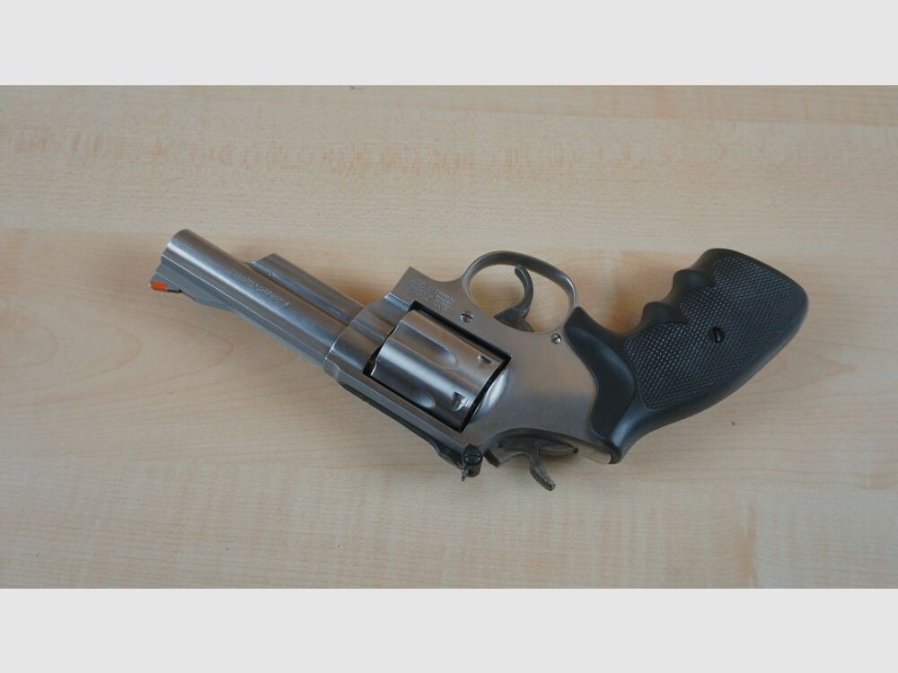 Smith & Wesson 66-4