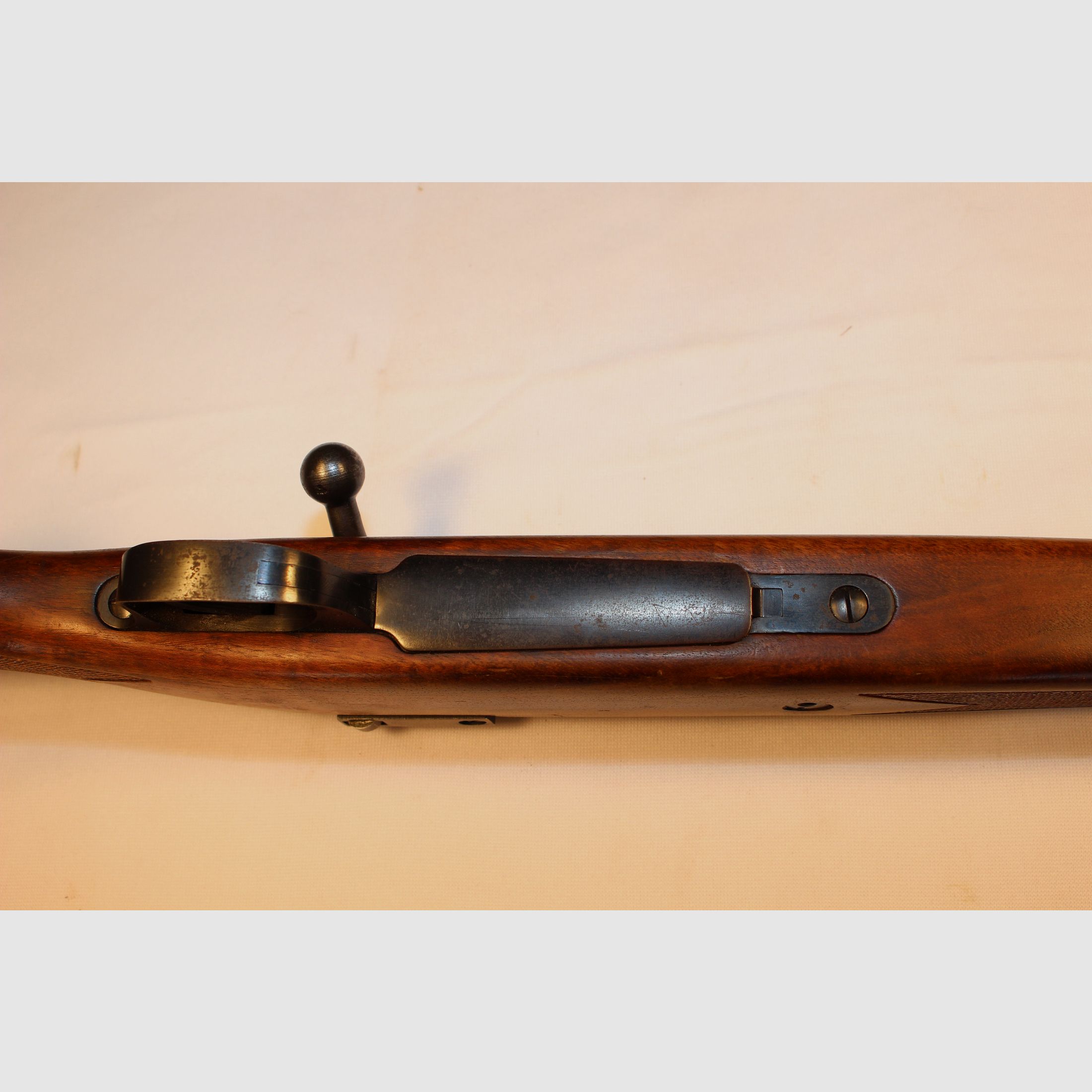 Bolt-action rifle in caliber 7x64.