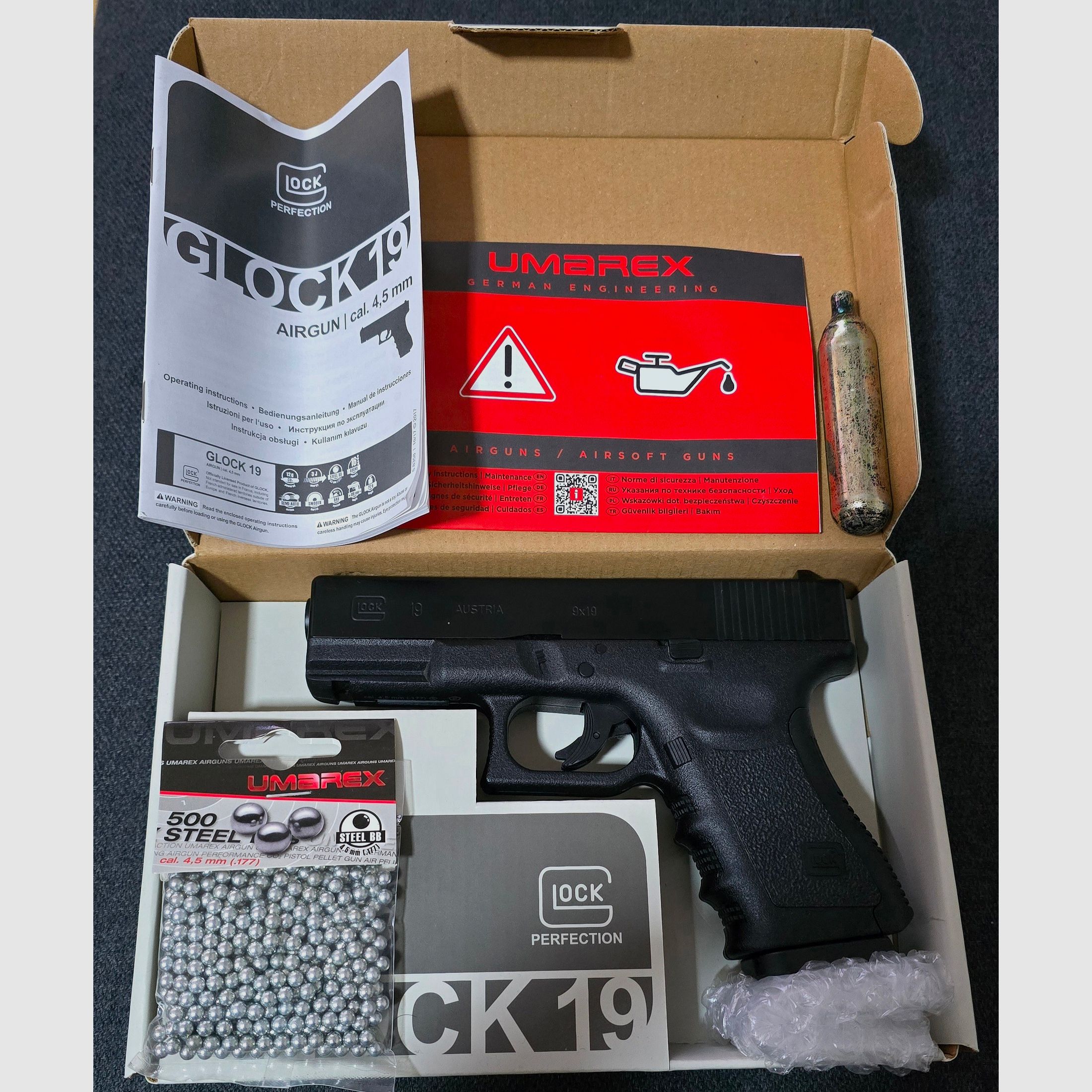 Glock 19 4.5 mm CO2 steel balls