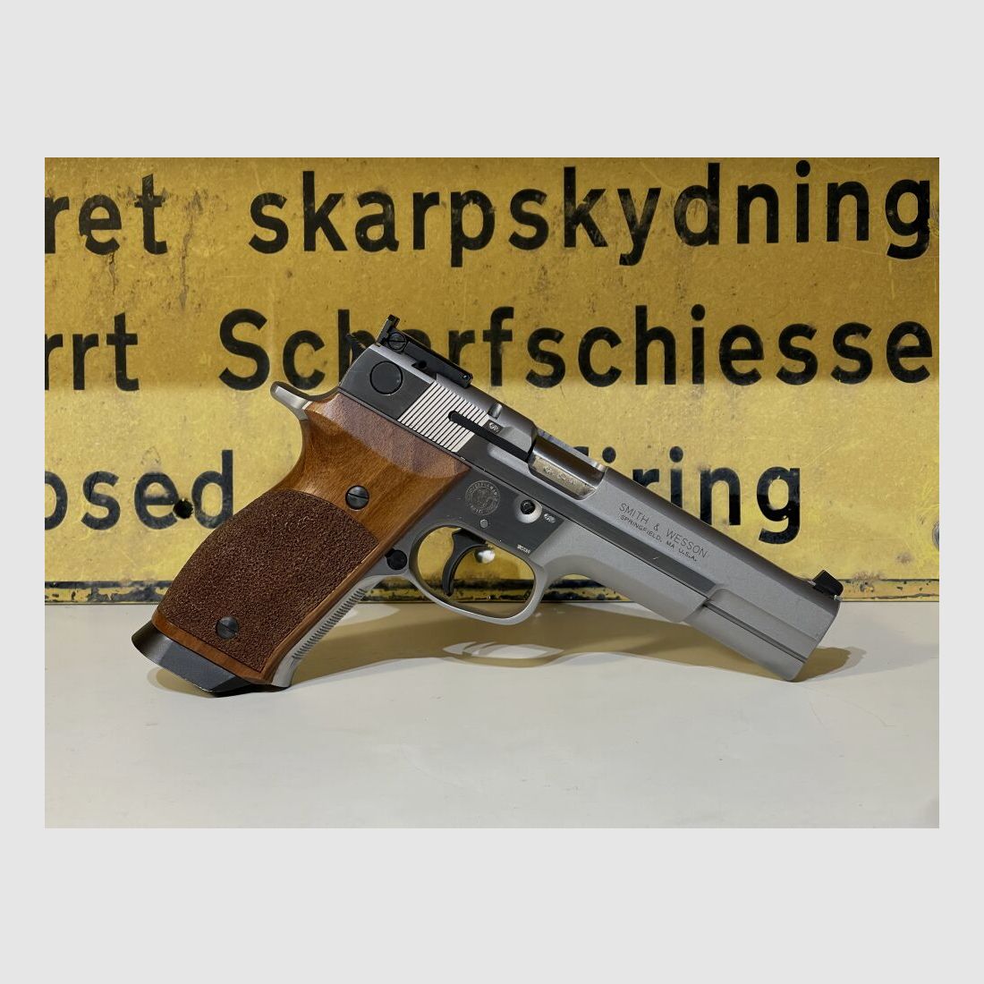 Smith & Wesson 5906 Target Champion (Performance Center), immagine 2 di 3