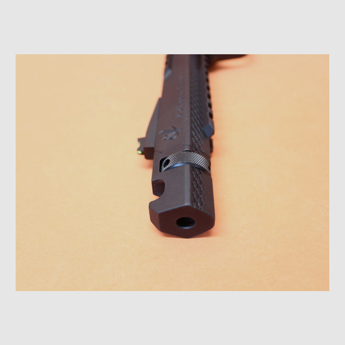 Volquartsen Ha.Pistolet .22lr Volquartsen Mk IV Frame 22/45 Black Mamba 6" lufa/ kompensator/ gwint 1/2-28