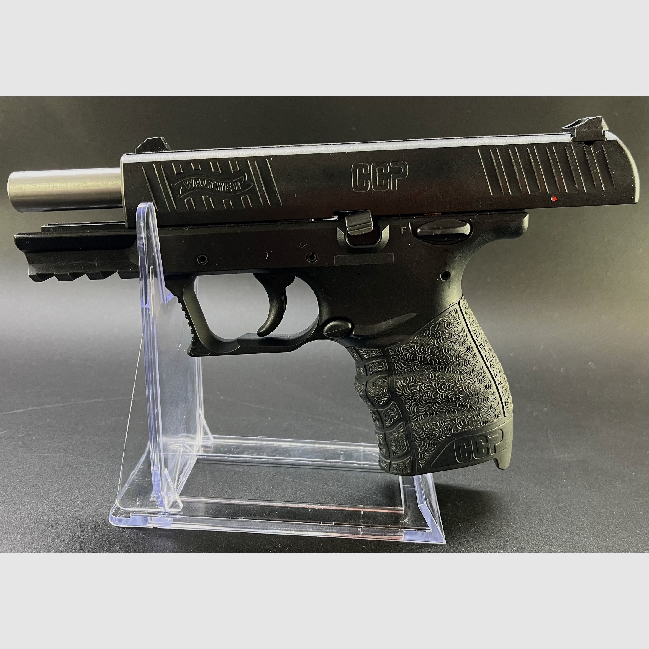 Vorführwaffe Carl Walther CCP 9x19 BLACK, 3,54"LL; 8-RD Magazin