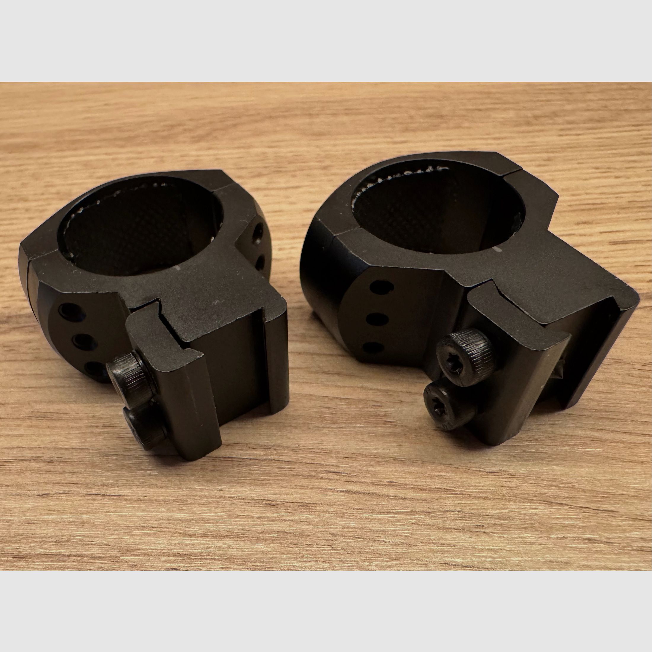 Montaggio per telescopio HAWKE Tactical per guida prismatico da 9-11 mm tubo centrale da 30 mm - Versione alta