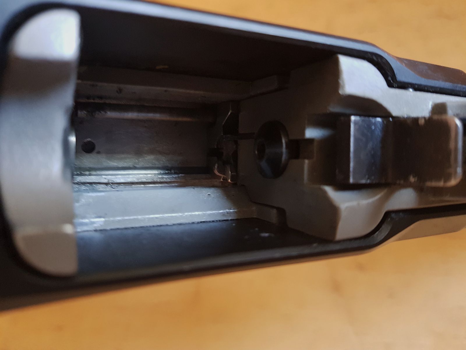 Ruger 10/22 Target, roestvrij staal "tactisch" met pistoolgreep en uitschuifbare schoudersteun (Magpul)