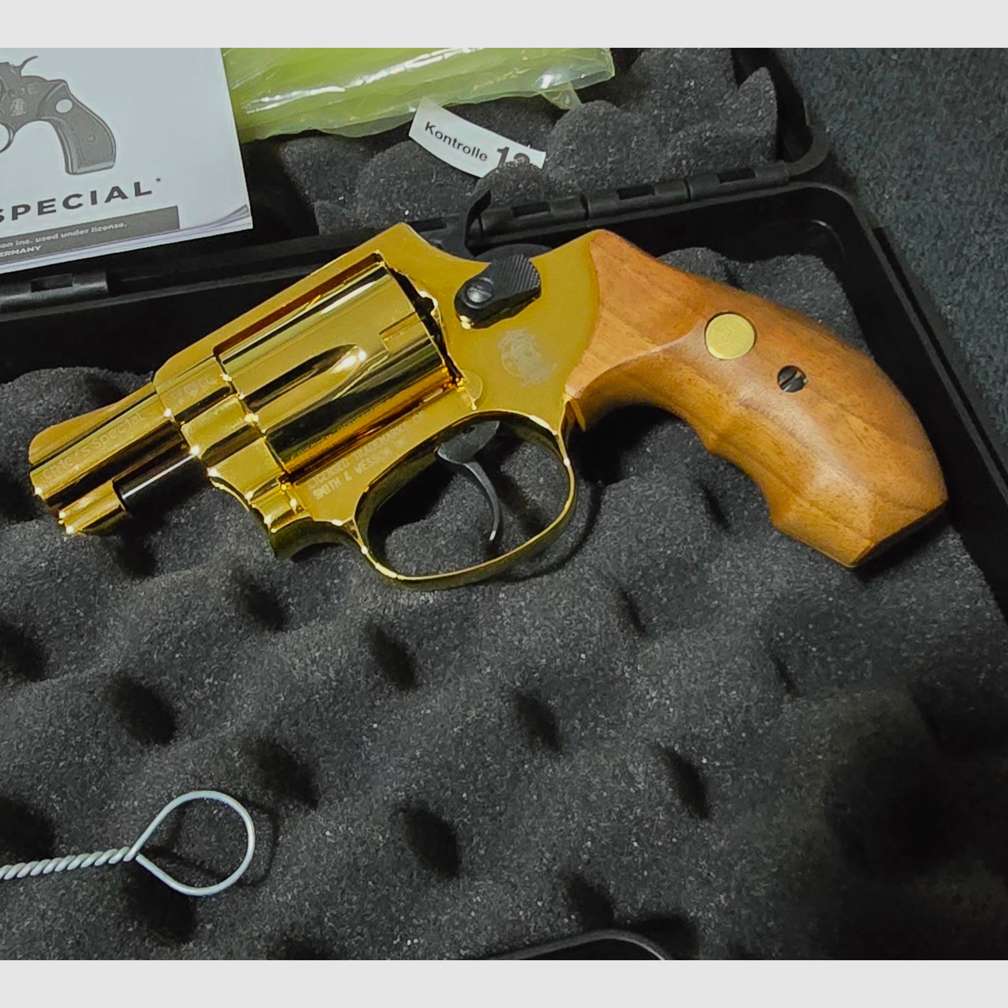 Smith&Wesson 9mm RK blank gun 24 karat gold-plated wooden grip