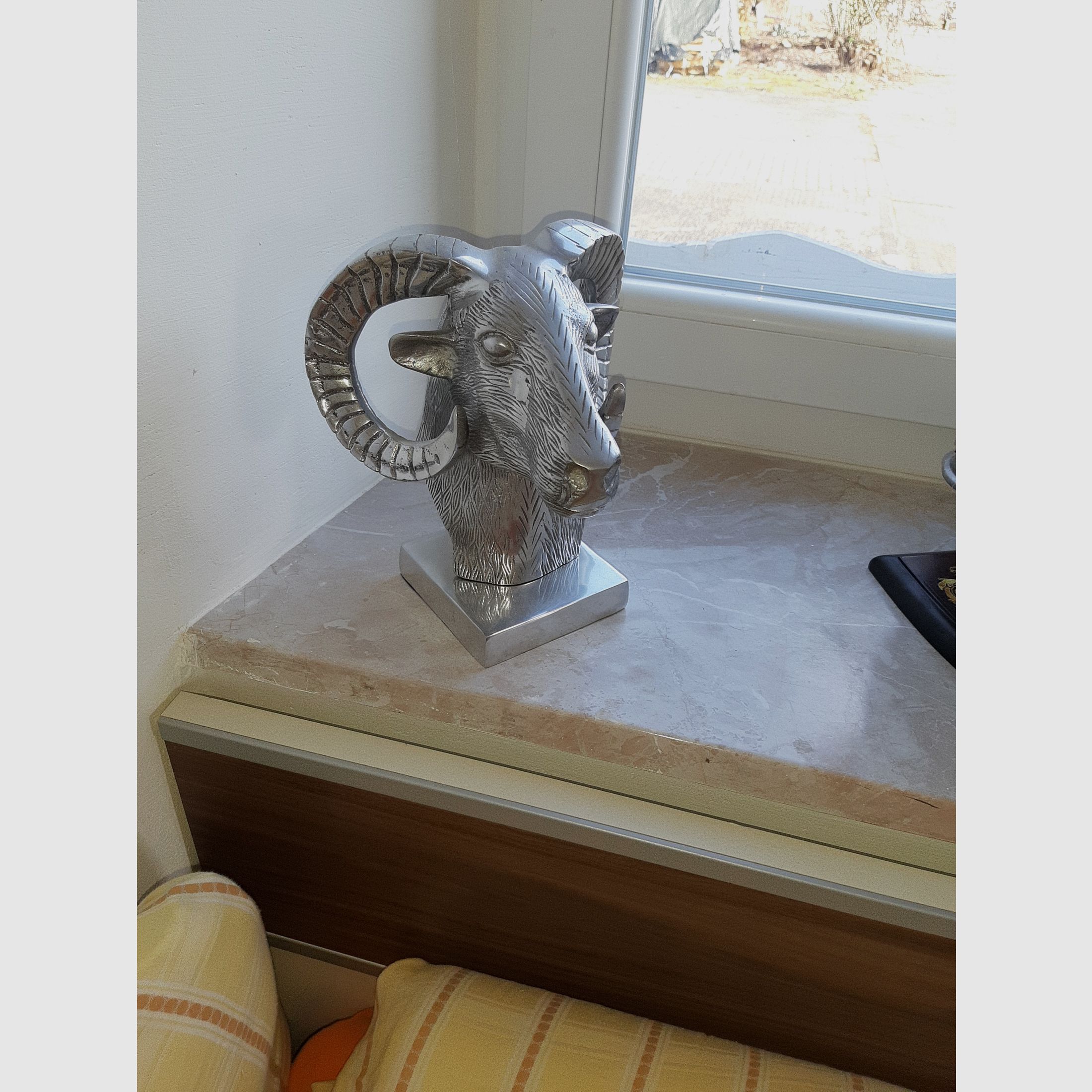 Noble RAM HEAD, an EYECATCHER on every desk