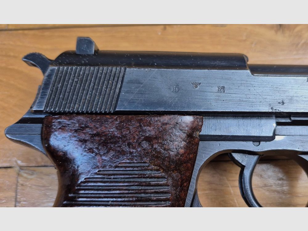 Schöner Walther P38 Pistol – Herstellung genannt „ZM“ für Walther Zella Mehlis – Code AC – Waffe von Juli 1943 – Originalbrünierung zu 95% – Einwandfreie Mechanik – Sehr schöner Lauf – 100% Originalteile – Monomatrikulation außer Magazin – Sehr guter Zustand – TBE, Bild 19 von 20