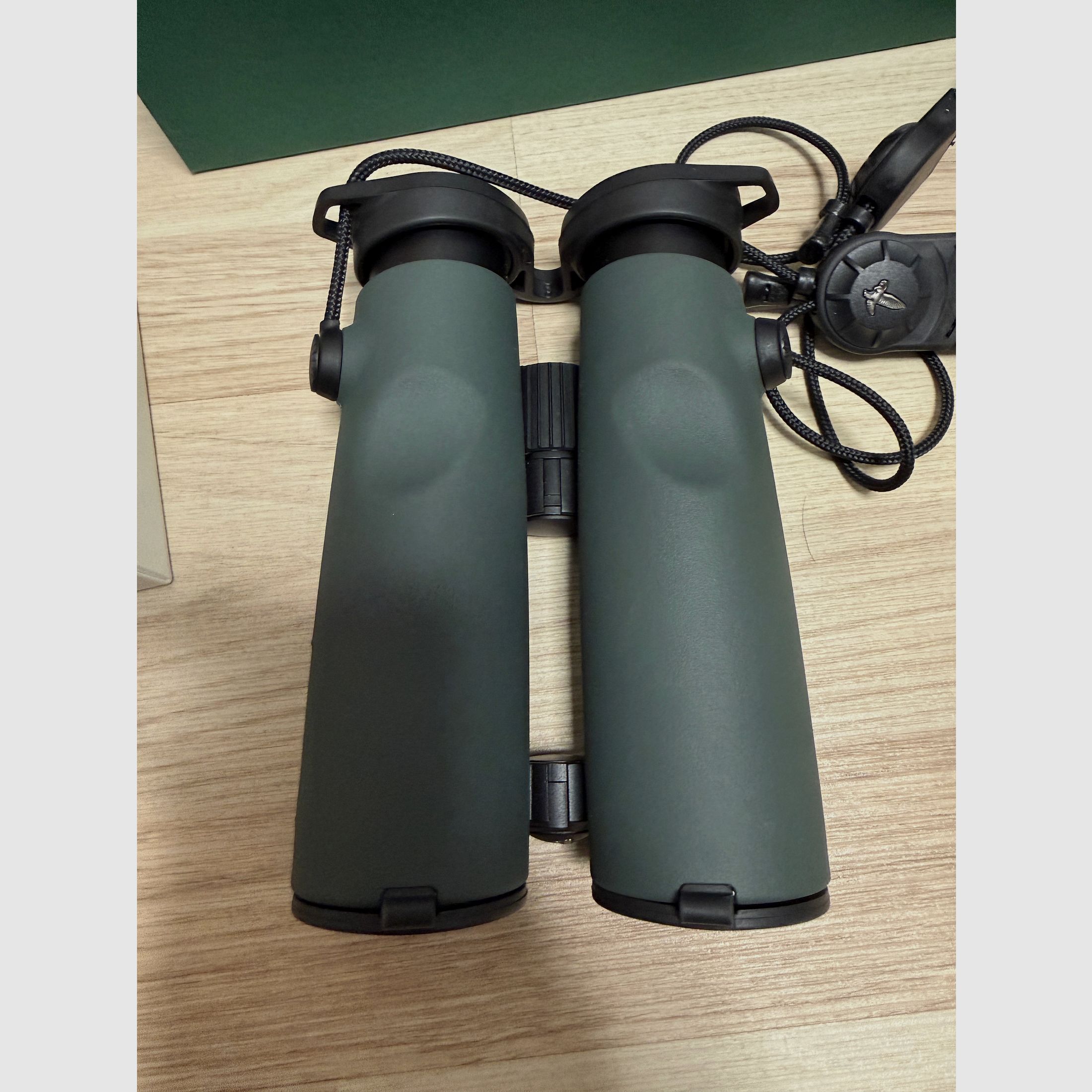 Swarovski EL 8.5x42 WB binoculars as good as new
