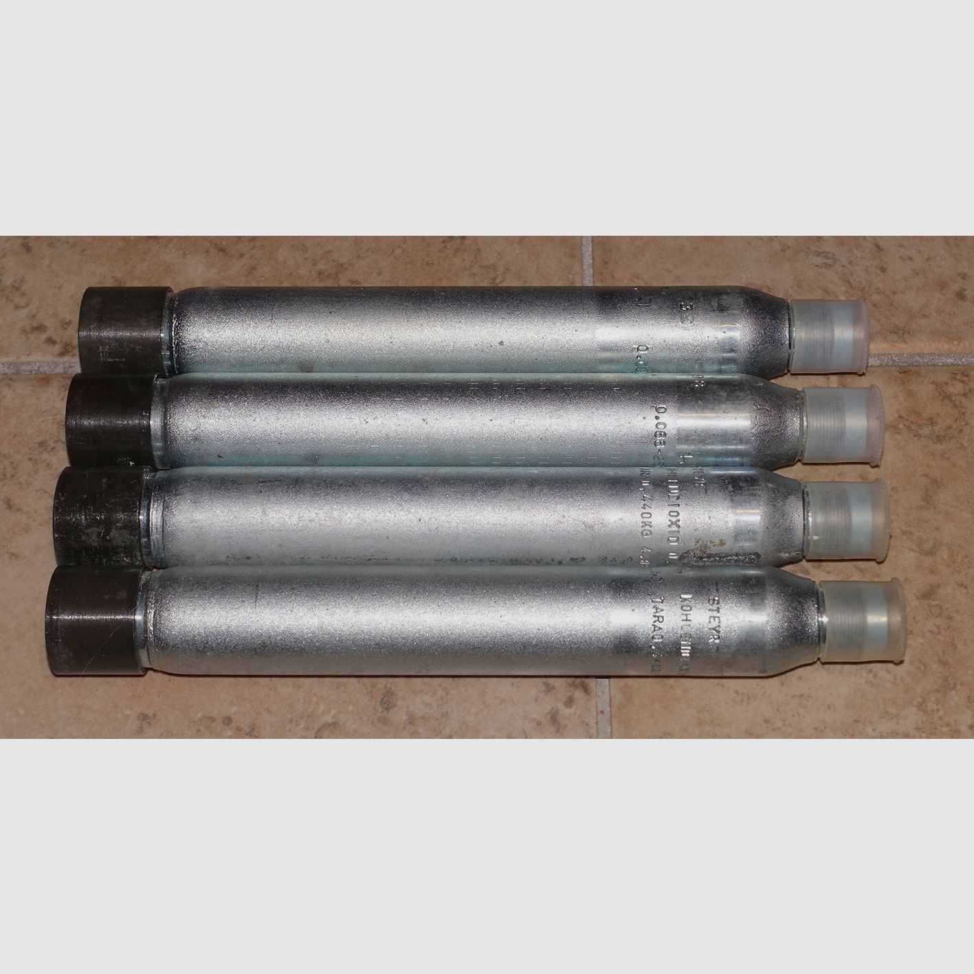 Unbenutzte Steyr CO2 Kartuschen / aus Lagerbestand / zB für Steyr LG88/LG91