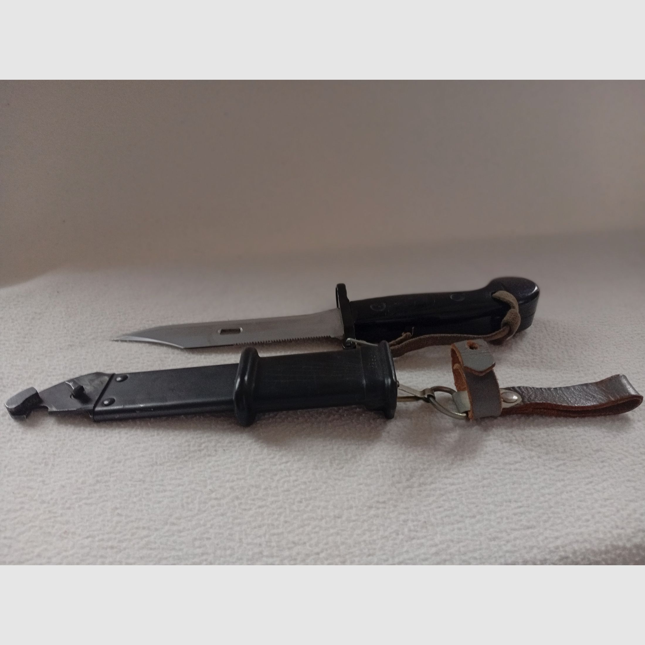 Sidearm/Bayonet orig. NVA, with wire cutter, leather strap, belt strap