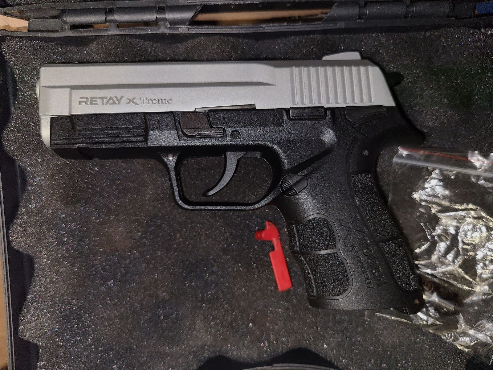 RETAY X TREME / VERCHROMT SILBER / mit Zubehör 3 MAGAZINE / mit OVP / cal. 9mm P.A.K. / PTB 1042 / SCHRECKSCHUSS GAS PISTOLE / SILVESTER / SELBSTVERTEIDIGUNG / NEUWERTIG