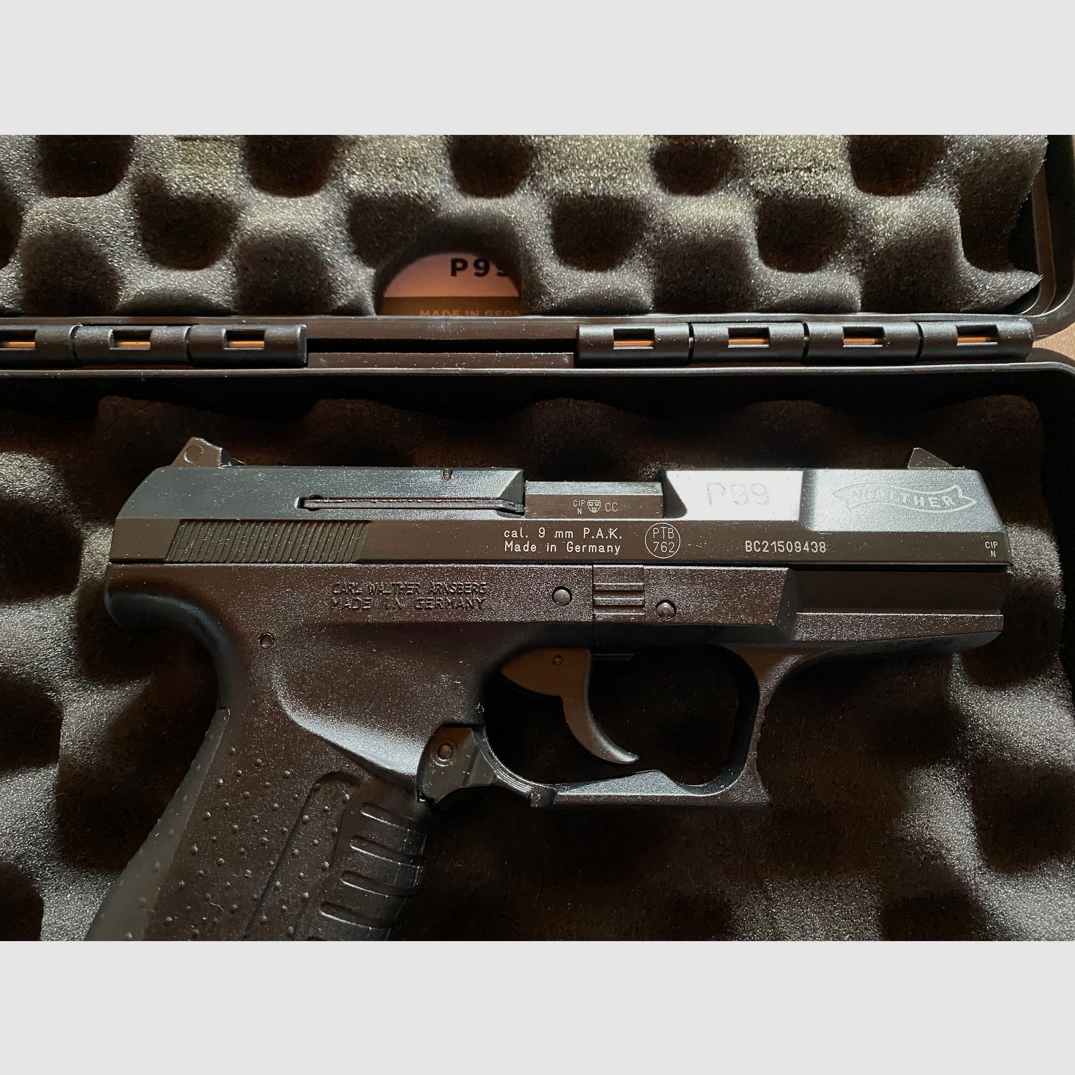 Walther P99 Schreckschuss Pistole Schwarz  9mm PAK  guter Zustand mit Zubehör und Koffer 