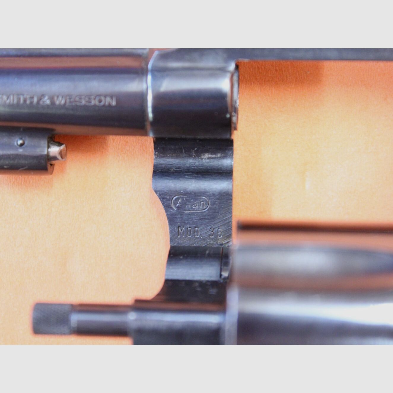 Smith & Wesson Revolver .38Special Smith&Wesson/ S&W 36 brüniert, 1 7/8" Lauf/ Holzgriffschalen Gebrauchtwaffe