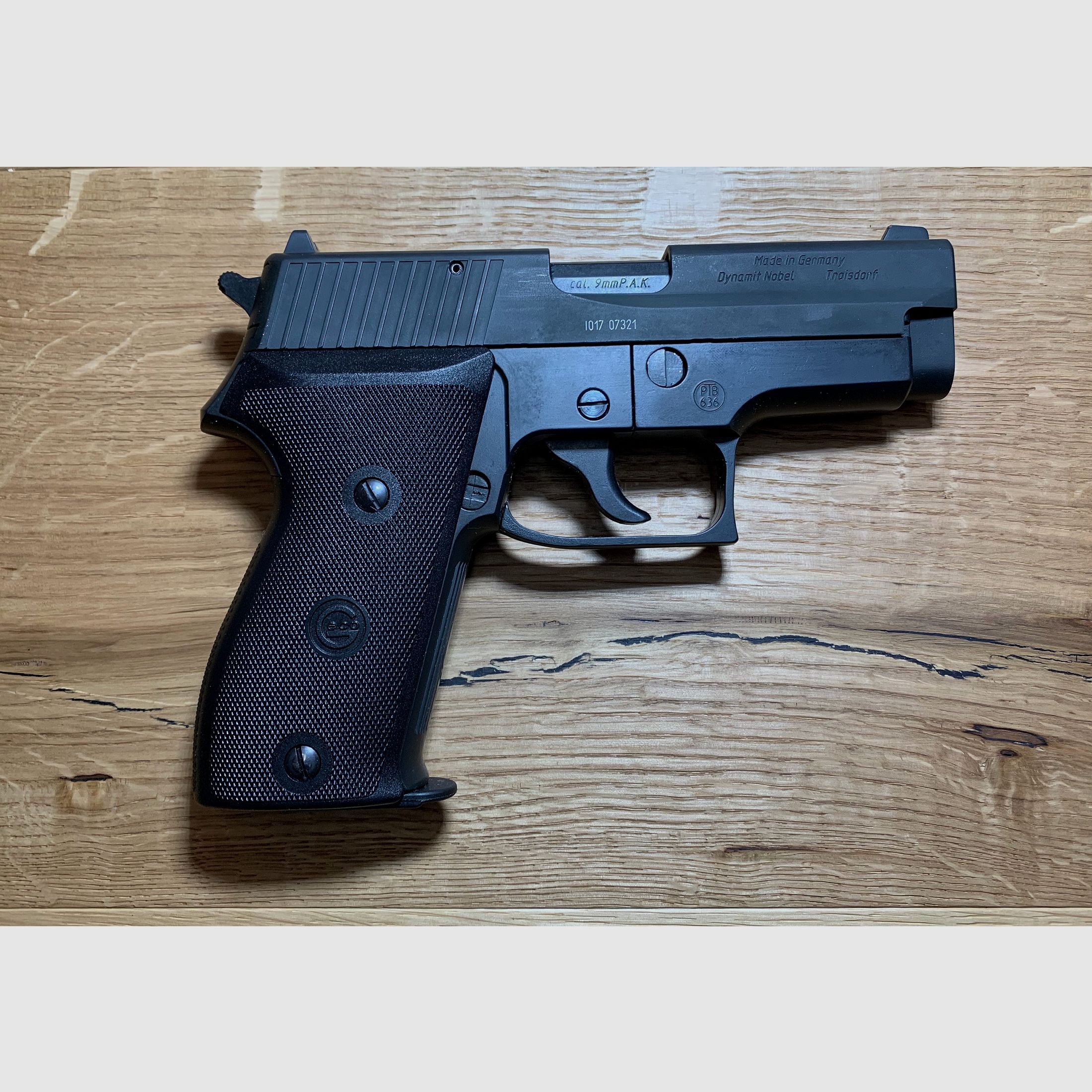 Geco Mod. 225 signal pistol 9mm P.A.K. by Dynamit Nobel (Sig Sauer replica)