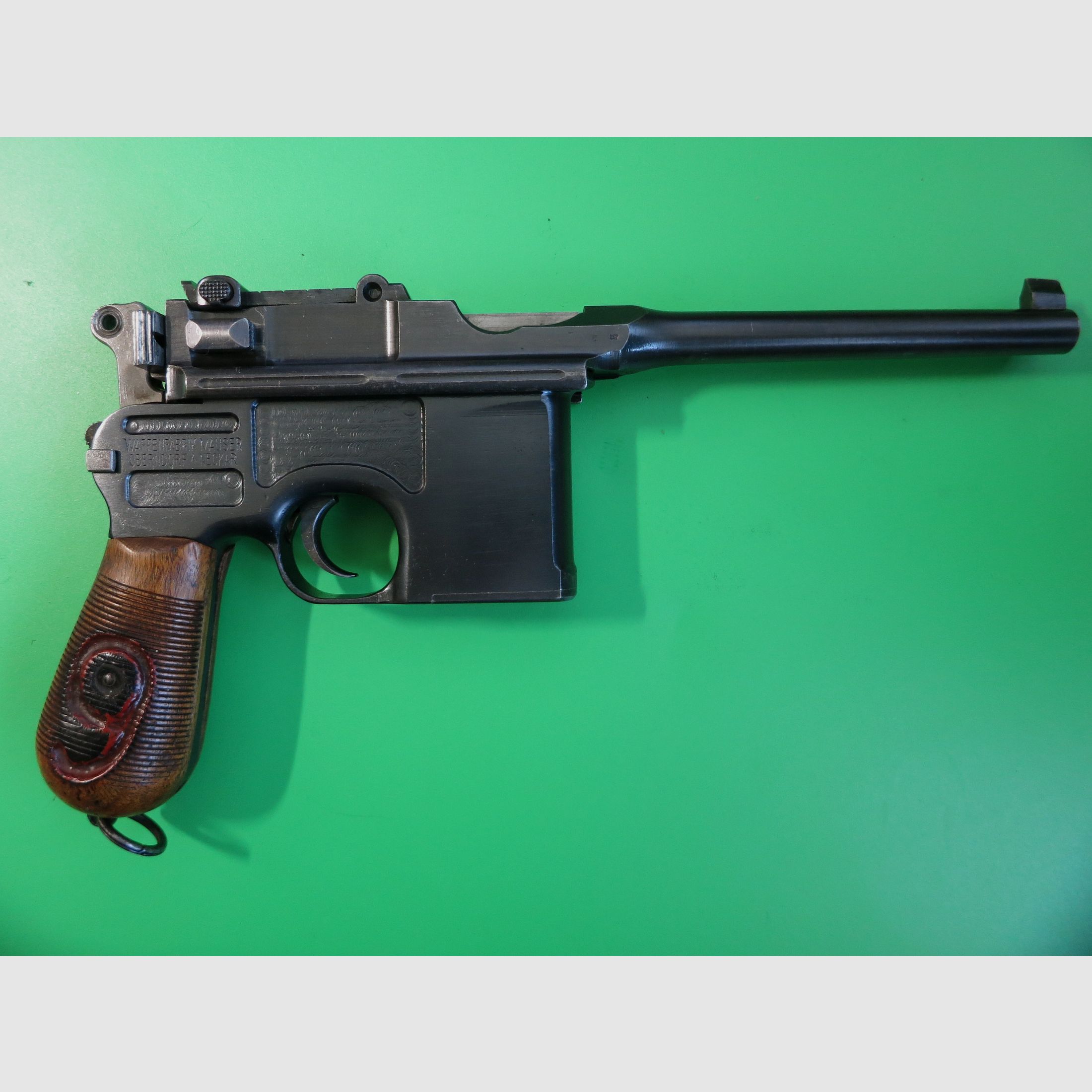 Mauser C96 -Czerwona 9-, Broomhandle, Mauser Oberndorf, kal. 9 mm, numer zgodny, oryginalny łoże + narzędzie #100