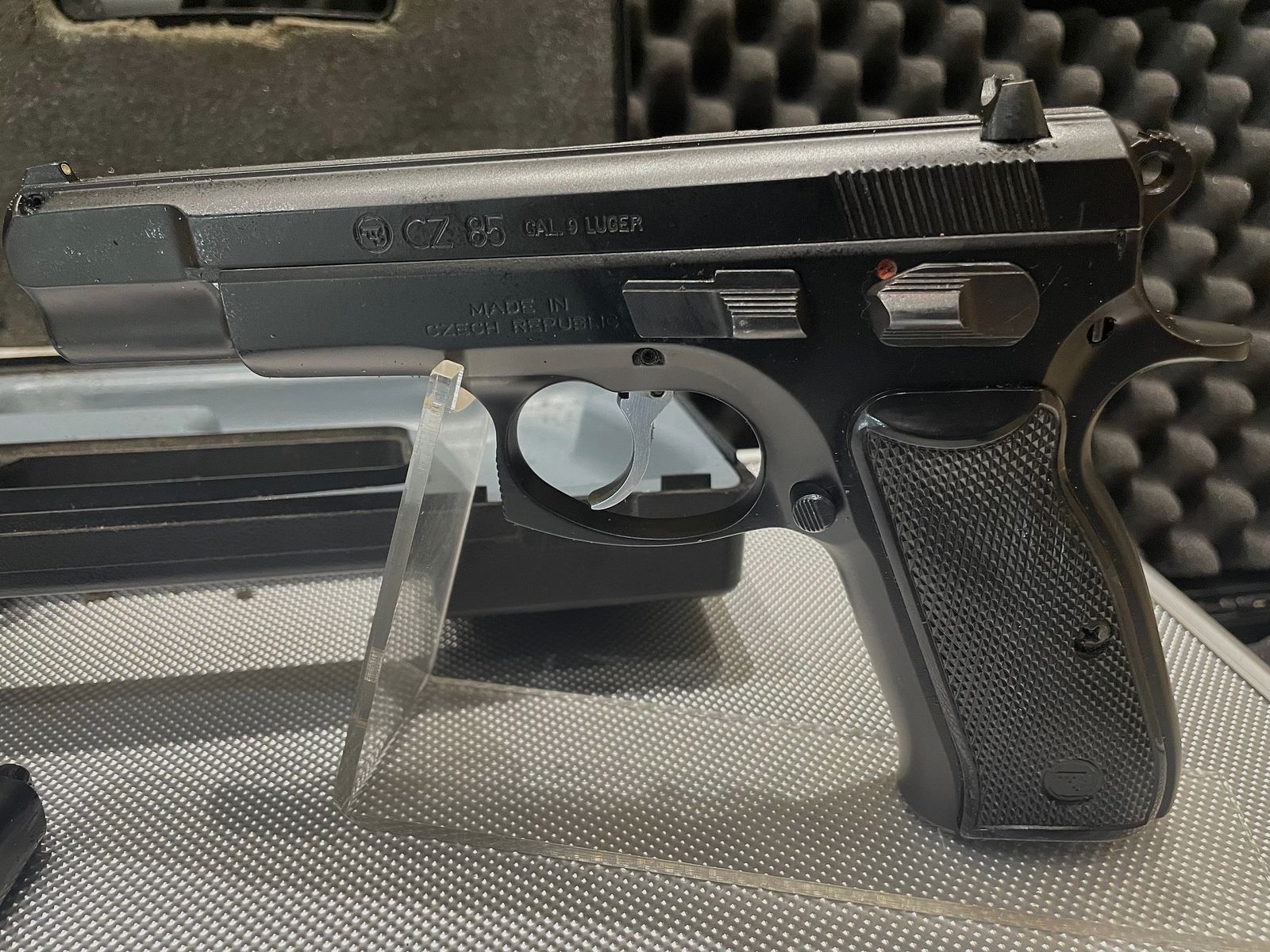 PISTOLA CURATA - CZ 85 - 9MM LUGER - CON CONFEZIONE ORIGINALE, immagine 3 di 6