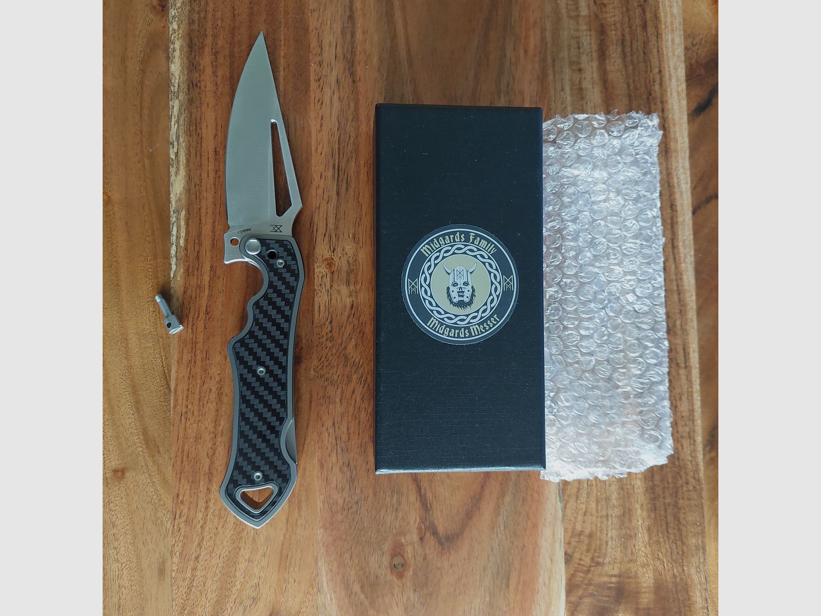 Midgards-Messer Sammlung Neu und unbenutzt. Bitte Beschreibung Lesen!!!!! Insgesamt 2 Schwerter und 9 Messer. Bilder von Allen Messer können zugesendet werden. Viele limitiert und nicht mehr erhältlich. Der Preis ist VB. Alle Messer sowie Schwerter dürfen LEGAL besessen werden.